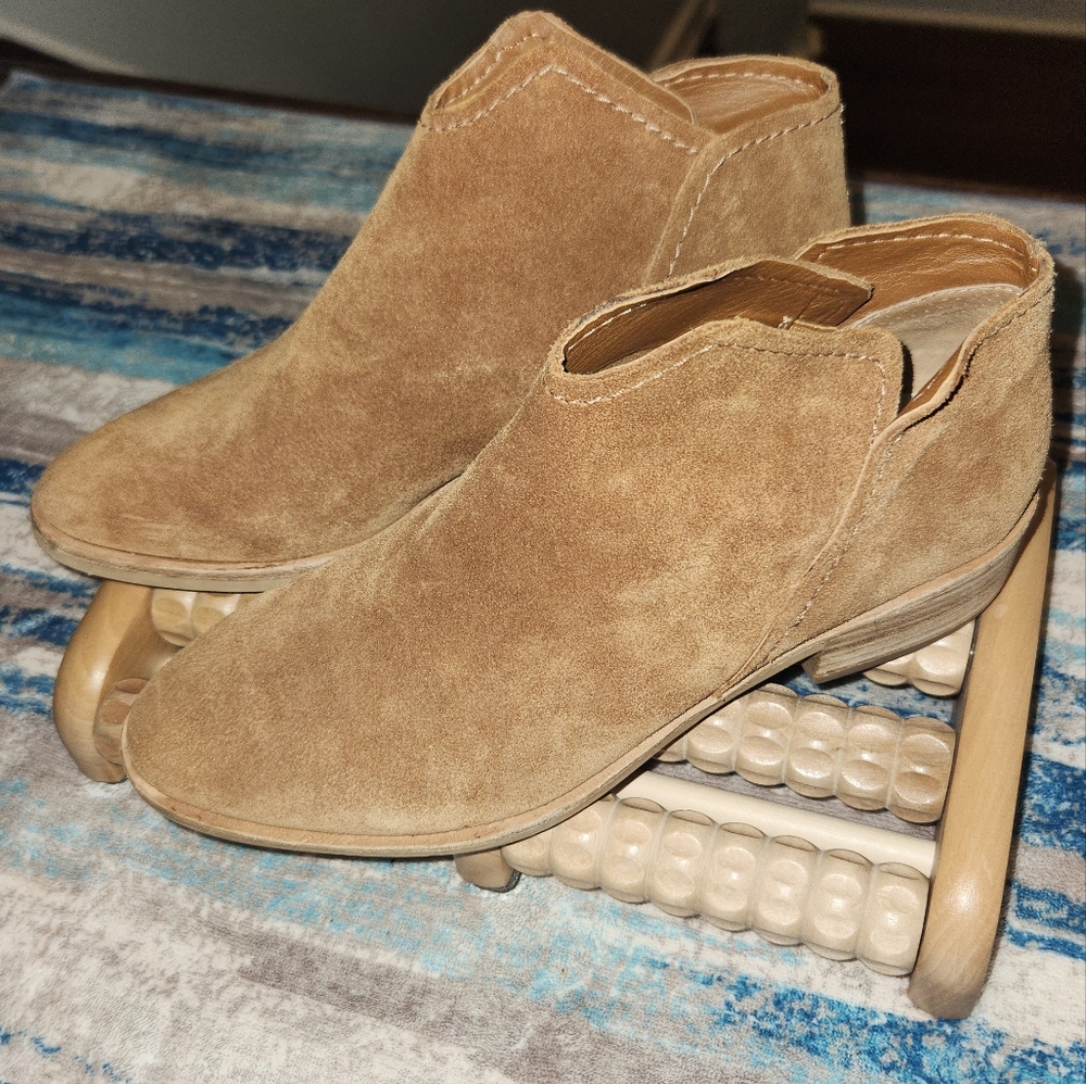 DOLCE VITA SUEDE BOOTIES